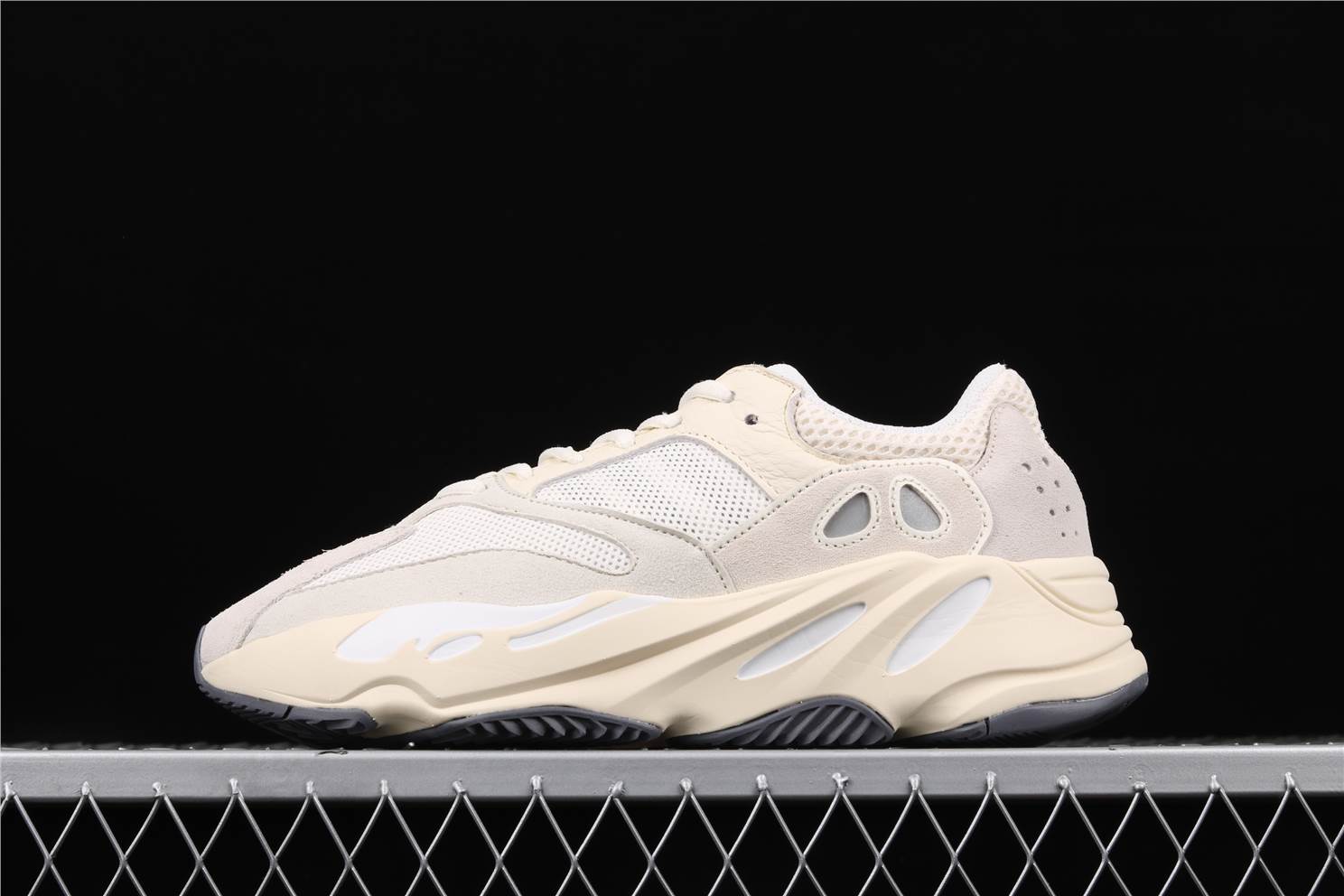 Yeezy 700 V2